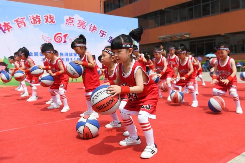 苏超南京主帅：业余球员比赛有6万多人观战，在西班牙见不到