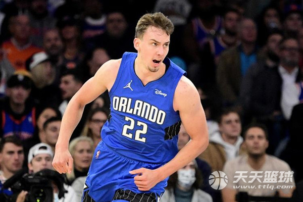 转会市场的 转会市场的